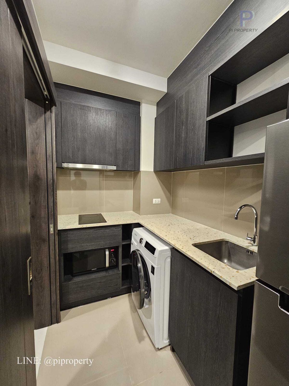 For RentCondoRatchadapisek, Huaikwang, Suttisan : High rise 1Bedroom unit for rent in XT Huaikhwang. Ready to move in. Huaikhwang - Rama 9 lifestyle. Unité de grande hauteur 1 chambre à louer à XT Huaikhwang. Prêt à emménager. Huaikhwang - Rama 9 style de vie.