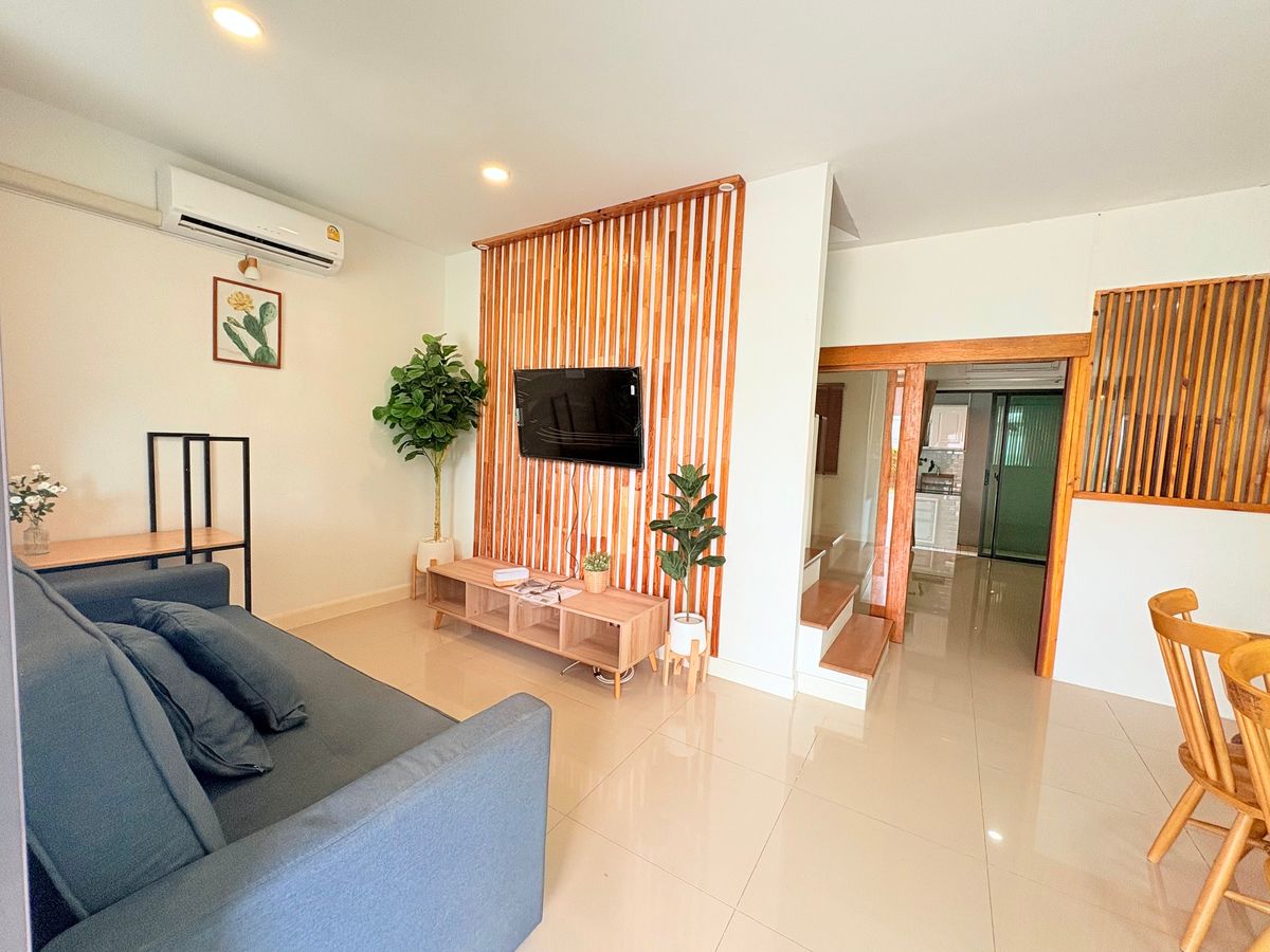 For RentHousePathum Thani,Rangsit, Thammasat : Townhome in minimal style with fully furnished and 3 bedrooms near Future Park and free Wi-Fi