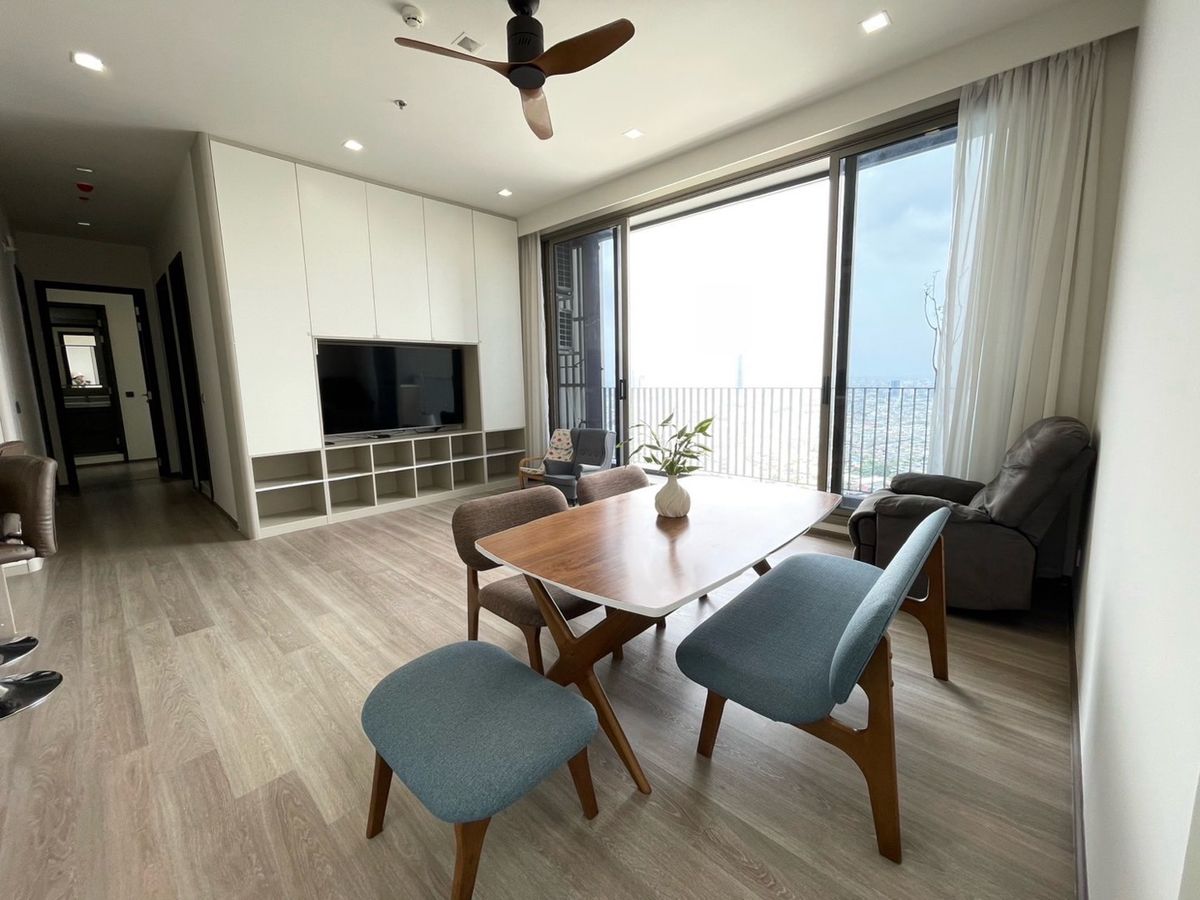 ให้เช่าคอนโดสาทร นราธิวาส : 🔥For Rent📍Rhythm Charoenkrung Pavillion 
📍96 bedrooms 96 Sq.m. Rented :90,000 thb/Month