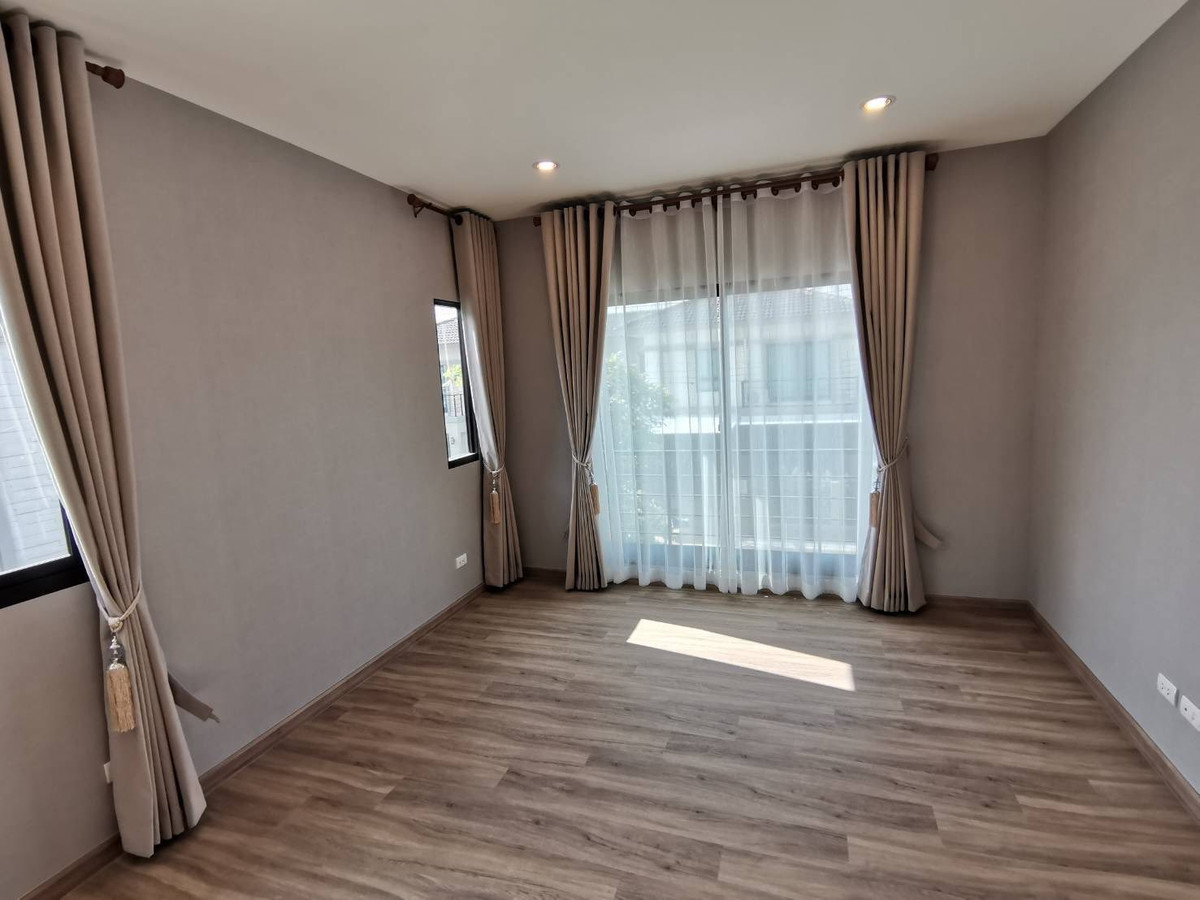 ให้เช่าบ้านปทุมธานี รังสิต ธรรมศาสตร์ : บ้านเดี่ยว ใกล้แยกบางคูวัด  4ห้องนอน 3ห้องน้ำ มีห้องชั้น1 เลี้ยงสัตว์ได้ ถนนกรุงเทพ-ปทุม