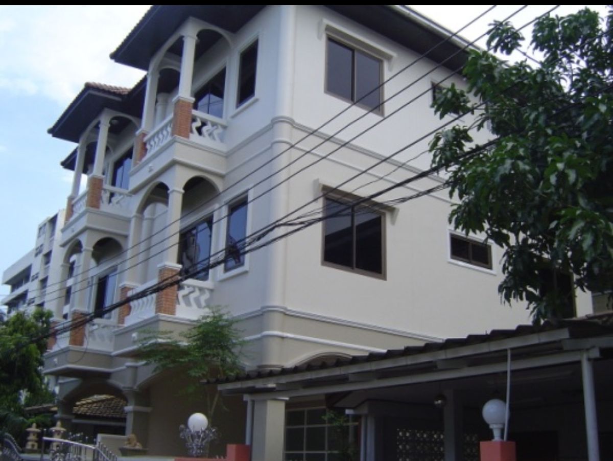 For RentTownhomeKasetsart, Ratchayothin : Rent 3 -story townhome Phahonyothin Road 19 Some air conditioners 3 bedrooms, 4 bathrooms Rental price 27,000 baht per month