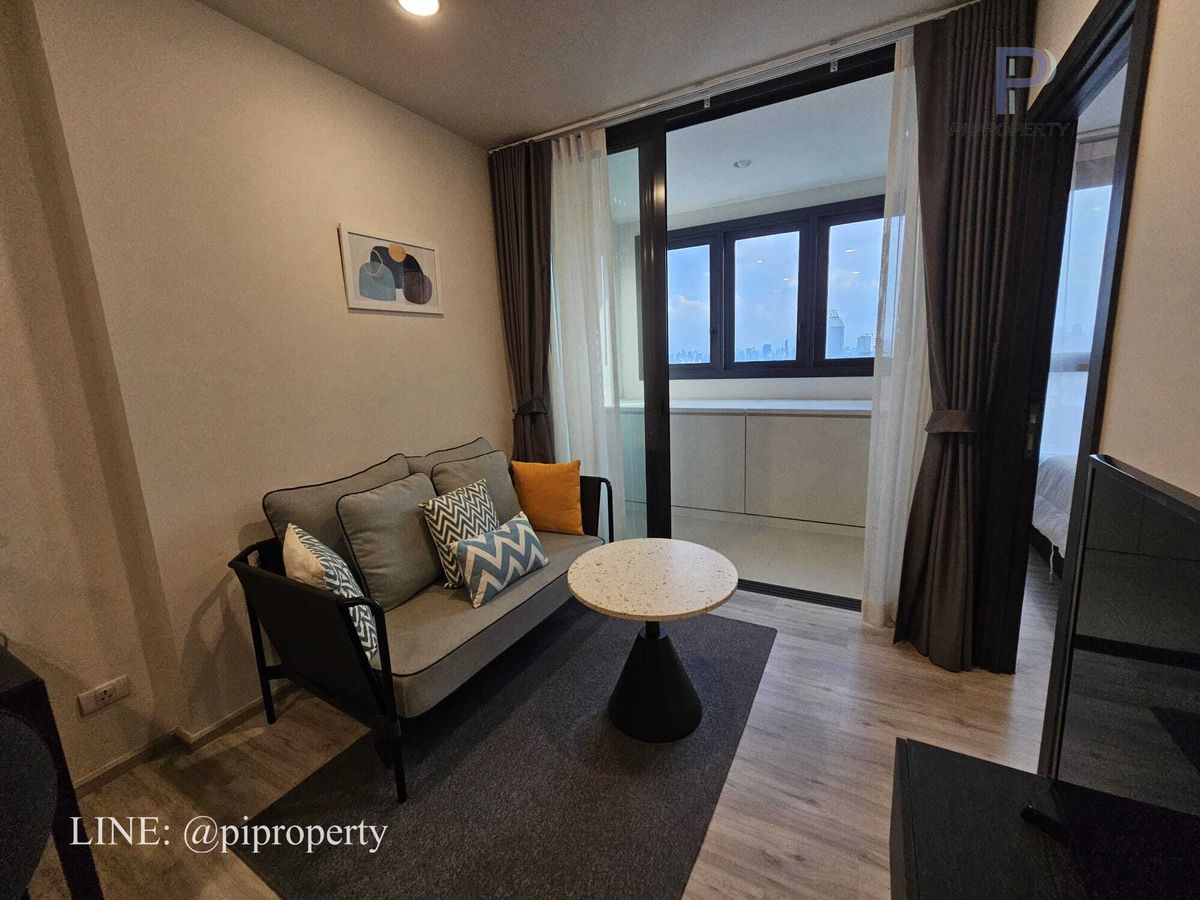 For RentCondoRatchadapisek, Huaikwang, Suttisan : High rise 1Bedroom unit for rent in XT Huaikhwang. Ready to move in. Huaikhwang - Rama 9 lifestyle. Unité de grande hauteur 1 chambre à louer à XT Huaikhwang. Prêt à emménager. Huaikhwang - Rama 9 style de vie.