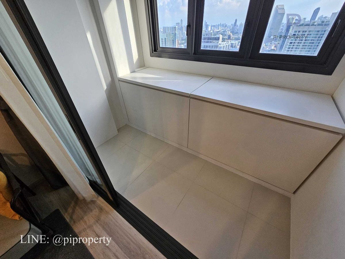 For RentCondoRatchadapisek, Huaikwang, Suttisan : High rise 1Bedroom unit for rent in XT Huaikhwang. Ready to move in. Huaikhwang - Rama 9 lifestyle. Unité de grande hauteur 1 chambre à louer à XT Huaikhwang. Prêt à emménager. Huaikhwang - Rama 9 style de vie.