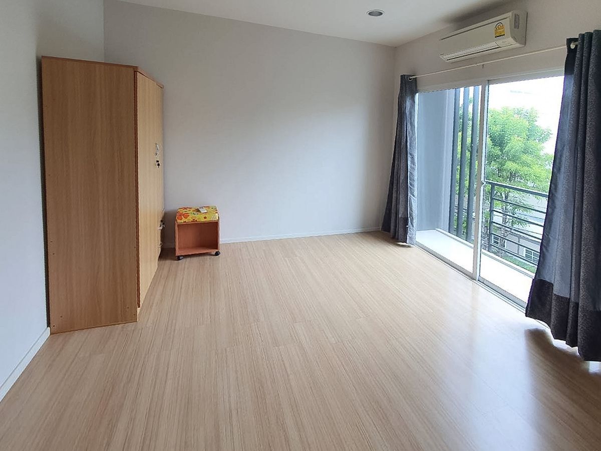 ขายทาวน์โฮมอ่อนนุช อุดมสุข : บ้านกลางเมือง สุขุมวิท 77 / 3 ห้องนอน (ขายพร้อมผู้เช่า), Baan Klangmuang Sukhumvit 77 / 3 Bedrooms (SALE WITH TENANT) FON169