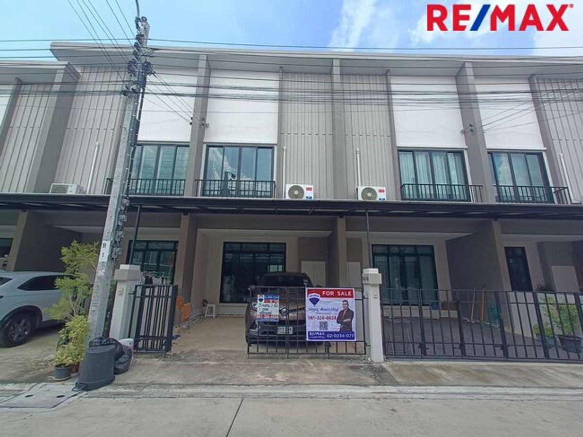 For SaleTownhomeBang kae, Phetkasem : Urgent sale !!! Cher Ring-Sathorn Townhouse, 2 storey behind the office of Bang Khae District, good location, year of construction