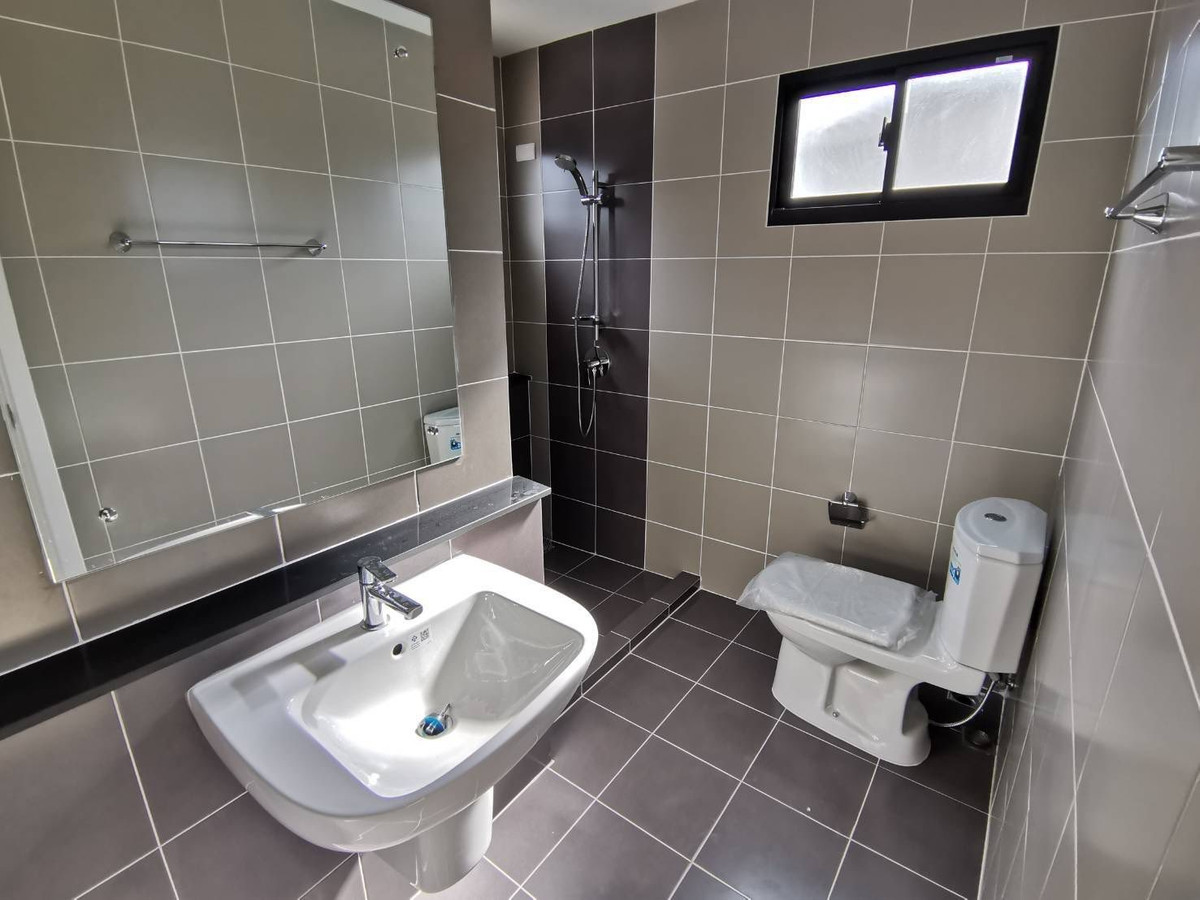 ให้เช่าบ้านปทุมธานี รังสิต ธรรมศาสตร์ : บ้านเดี่ยว ใกล้แยกบางคูวัด  4ห้องนอน 3ห้องน้ำ มีห้องชั้น1 เลี้ยงสัตว์ได้ ถนนกรุงเทพ-ปทุม