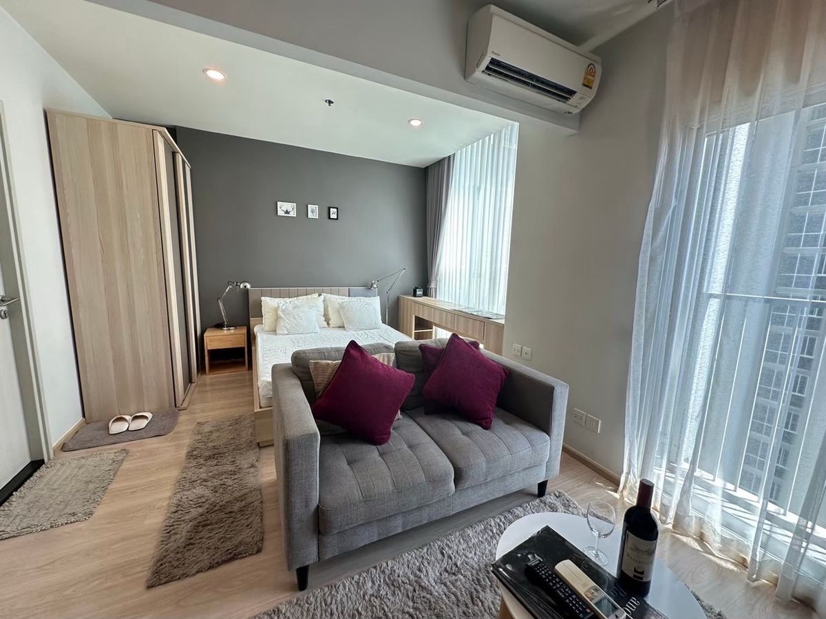 ให้เช่าคอนโดรัชดา ห้วยขวาง : Noble revolve ratchada /studio room 26sqm./ 22 fl. / 16,000