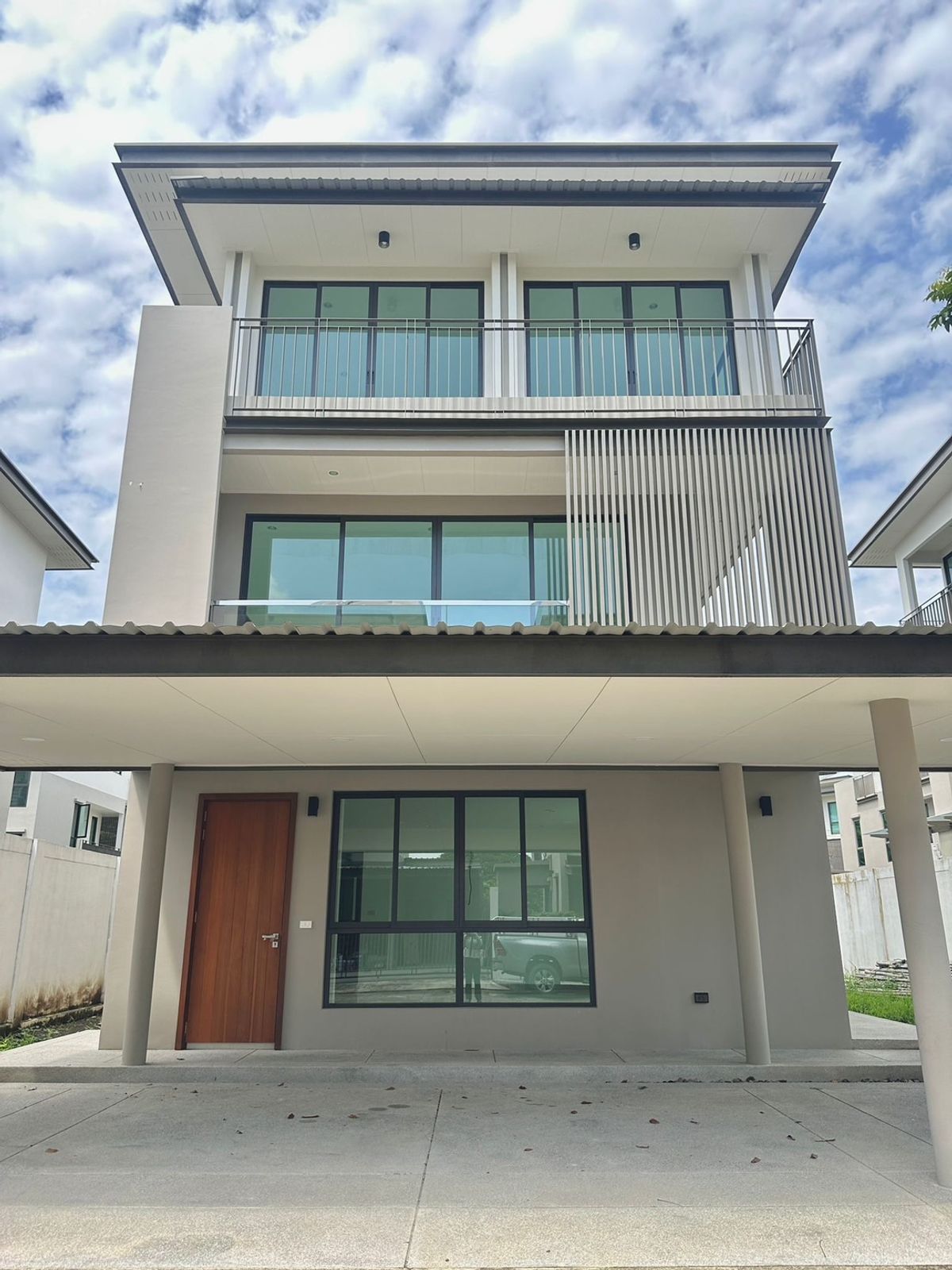 For SaleHouseLadkrabang, Suwannaphum Airport : 3-Storey Detached House for Sale in AQ Arbor Suan Luang R.9 – Owner Listing