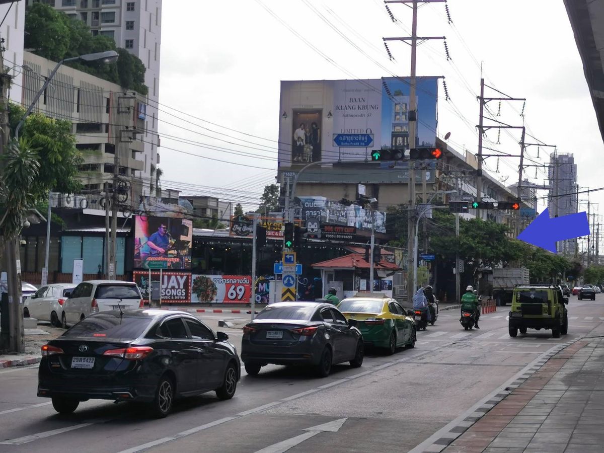 For RentShop HouseRama3 (Riverside),Satupadit : 4 booths in front of the Lumpini Park Riverside Condo