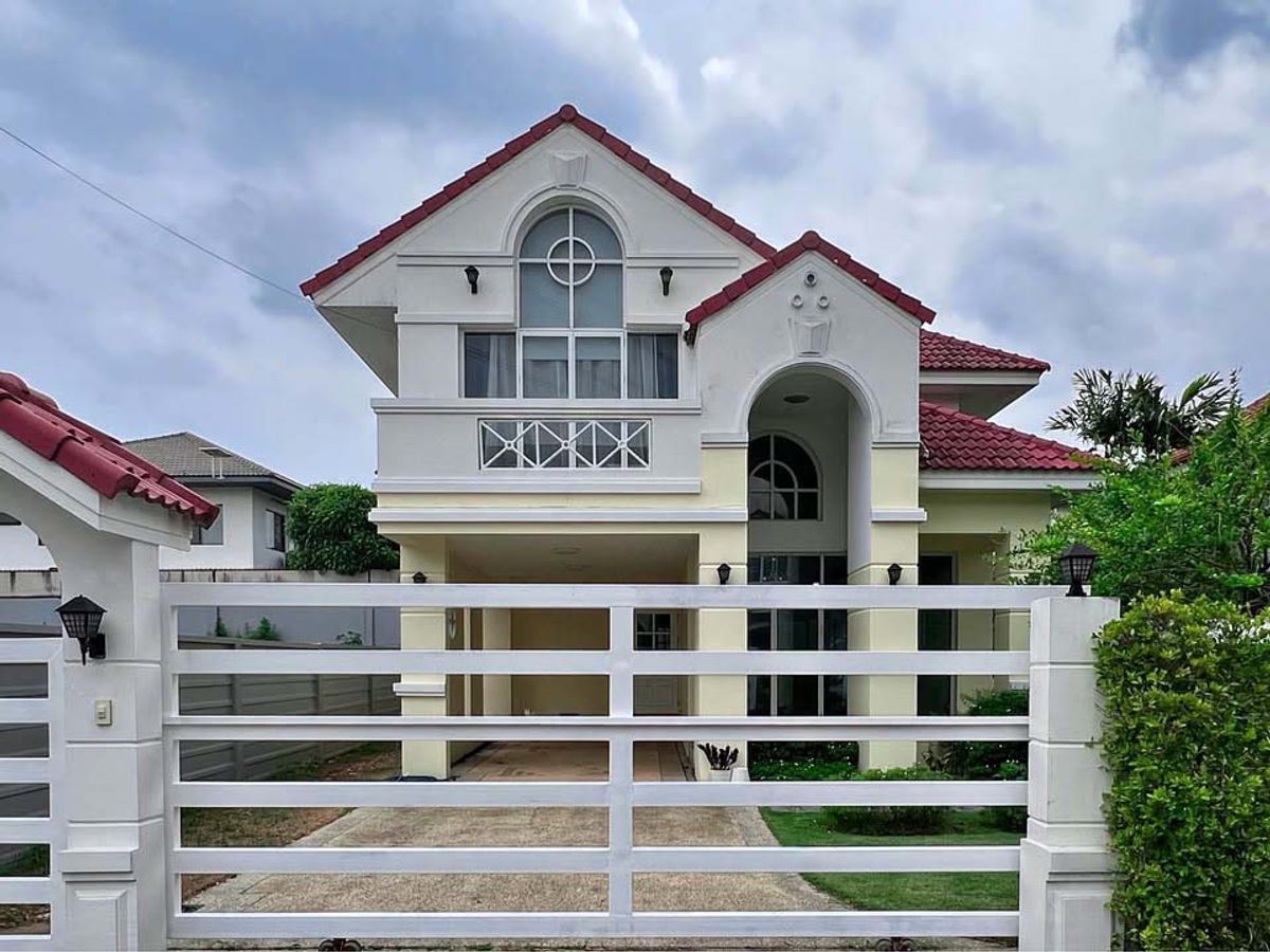 For RentHousePattanakan, Srinakarin : 2 storey detached house, beautifully decorated for rent in Srinakarin-Prawet Near Sirindhorn Hospital only 3 km.