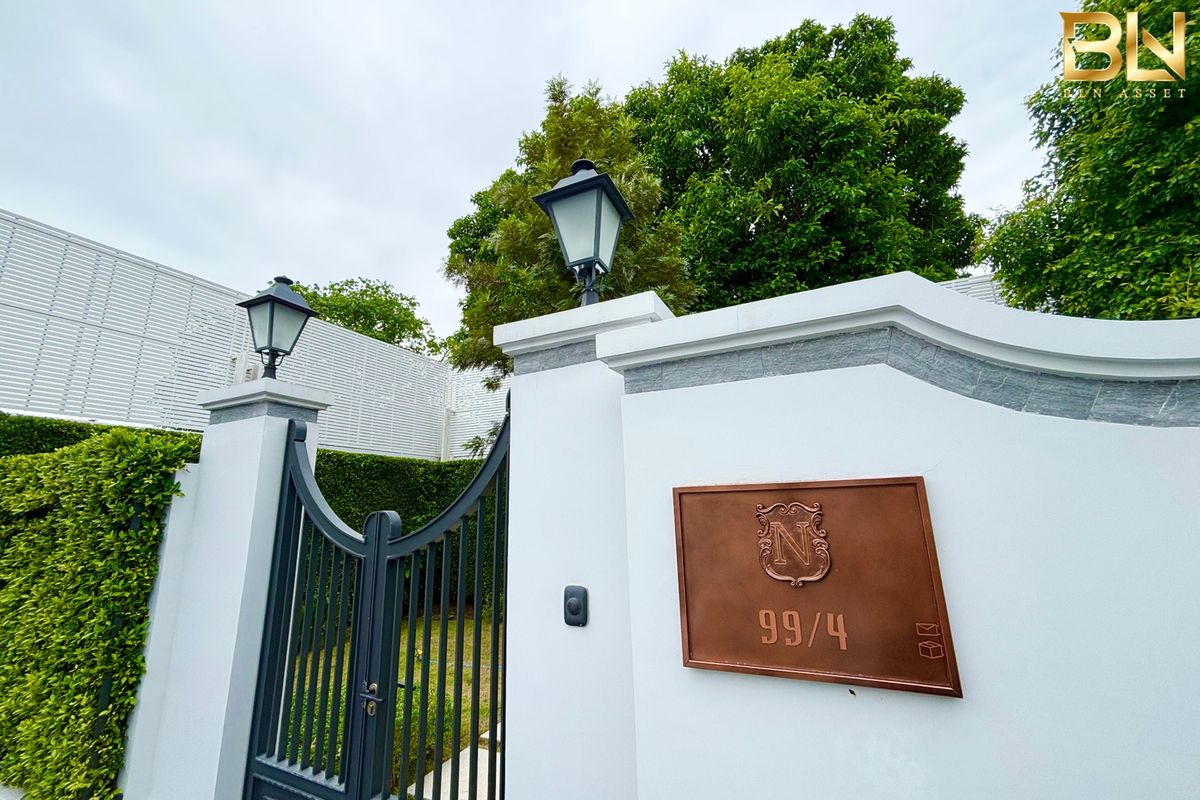 For SaleHousePinklao, Charansanitwong : Rare Item! Luxury Corner House at the First Alley of the Project — Better Price Than a New One🌳 For Sale: Luxury Corner House at Nantawan Pinklao-Kanchanapisek, in excellent condition