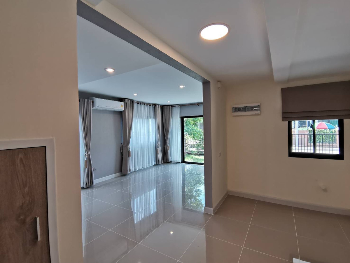 ให้เช่าบ้านปทุมธานี รังสิต ธรรมศาสตร์ : บ้านเดี่ยว ใกล้แยกบางคูวัด  4ห้องนอน 3ห้องน้ำ มีห้องชั้น1 เลี้ยงสัตว์ได้ ถนนกรุงเทพ-ปทุม