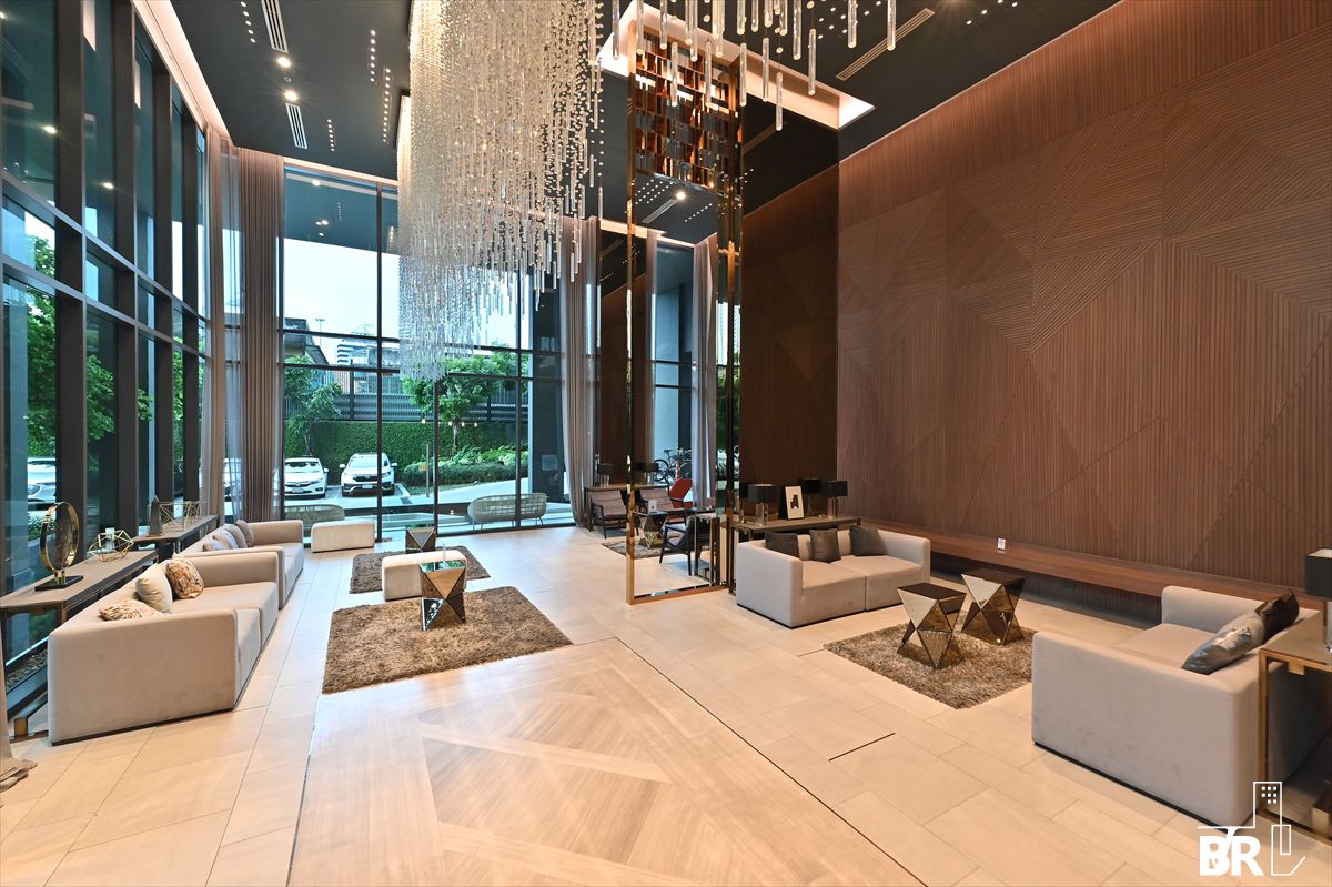 For SaleCondoSukhumvit, Asoke, Thonglor : 🩵Modern, fully furnished, move-in ready ✨  C Ekkamai – Great Location in the Business District, near  BTS Ekkamai 