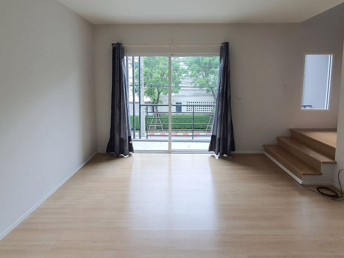 ขายทาวน์โฮมอ่อนนุช อุดมสุข : บ้านกลางเมือง สุขุมวิท 77 / 3 ห้องนอน (ขายพร้อมผู้เช่า), Baan Klangmuang Sukhumvit 77 / 3 Bedrooms (SALE WITH TENANT) FON169