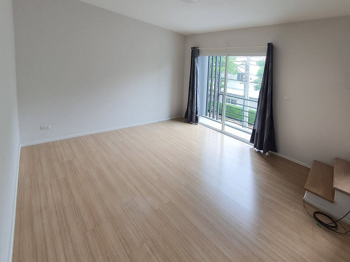 ขายทาวน์โฮมอ่อนนุช อุดมสุข : บ้านกลางเมือง สุขุมวิท 77 / 3 ห้องนอน (ขายพร้อมผู้เช่า), Baan Klangmuang Sukhumvit 77 / 3 Bedrooms (SALE WITH TENANT) FON169