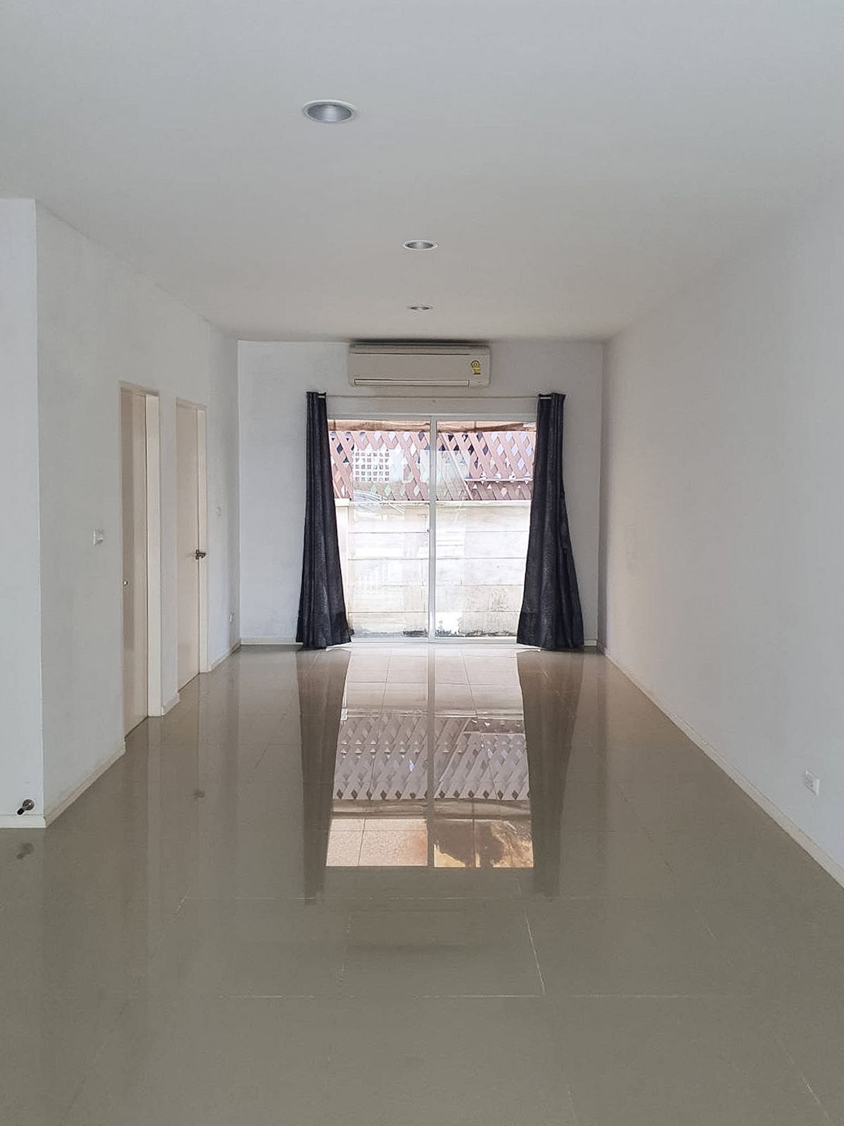 ขายทาวน์โฮมอ่อนนุช อุดมสุข : บ้านกลางเมือง สุขุมวิท 77 / 3 ห้องนอน (ขายพร้อมผู้เช่า), Baan Klangmuang Sukhumvit 77 / 3 Bedrooms (SALE WITH TENANT) FON169