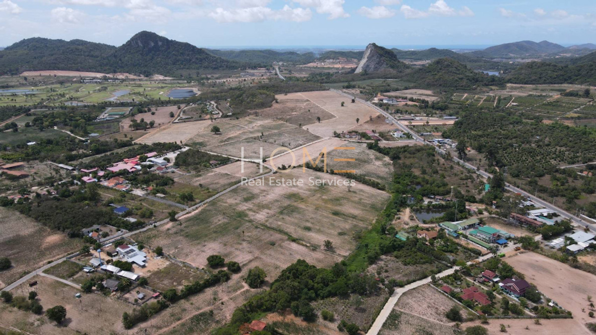 For SaleLandPattaya, Bangsaen, Chonburi : Land 41 rai near Khao Chee Chan Pattaya / 3.9 million per rai (for sale), Land 41 rai near Khao Chee Chan Pattaya / 3.9M per Rai (FOR SALE) YEAN115