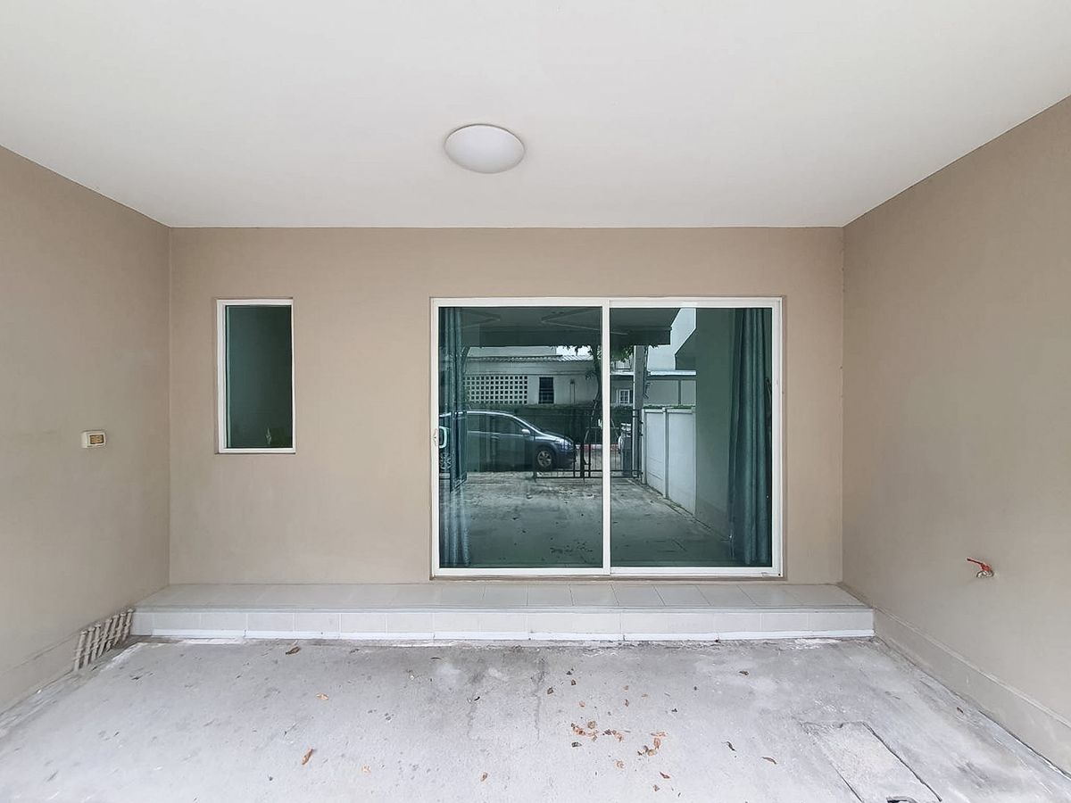 ขายทาวน์โฮมอ่อนนุช อุดมสุข : บ้านกลางเมือง สุขุมวิท 77 / 3 ห้องนอน (ขายพร้อมผู้เช่า), Baan Klangmuang Sukhumvit 77 / 3 Bedrooms (SALE WITH TENANT) FON169