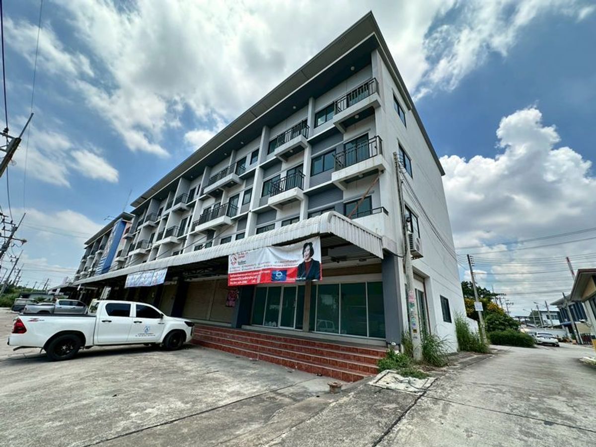 For SaleShop HouseSriracha Laem Chabang Ban Bueng : Commercial building for sale, good location, community area in front of The Perfect Town Sriracha Project