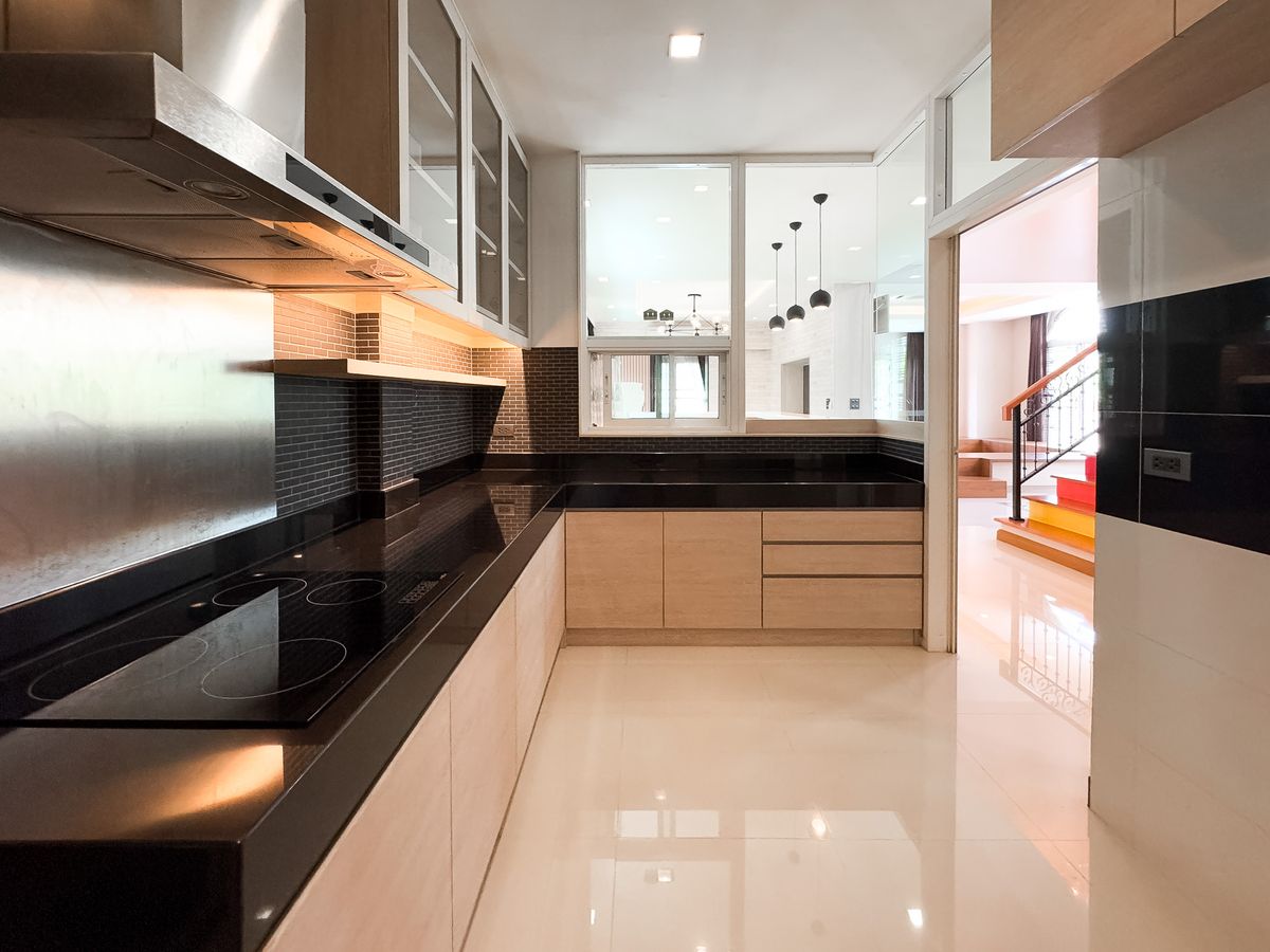 For SaleHouseLadkrabang, Suwannaphum Airport : Luxury European-style corner single house – Casa Grand Onnut–Wongwaen