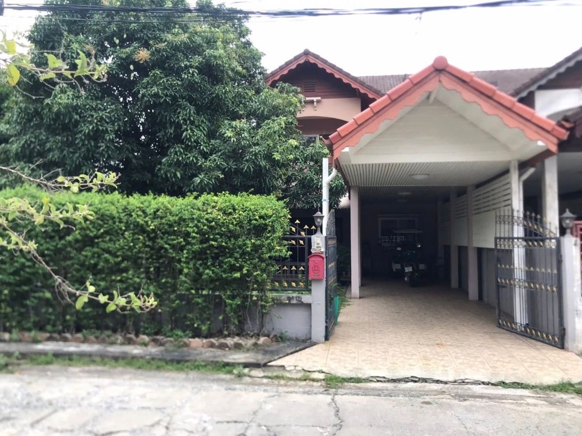For RentHouseChokchai 4, Ladprao 71, Ladprao 48, : Rent a 2 -story house corner Lat Phrao 71 Road Furniture air There are 3 bedrooms, 3 bathrooms, 1 housekeeper. Rental price 27,000 baht per month