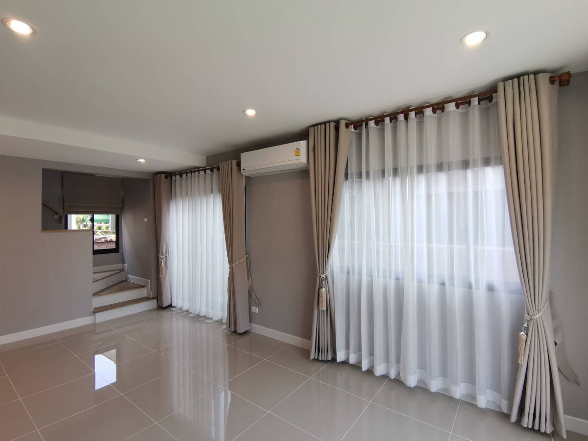 ให้เช่าบ้านปทุมธานี รังสิต ธรรมศาสตร์ : บ้านเดี่ยว ใกล้แยกบางคูวัด  4ห้องนอน 3ห้องน้ำ มีห้องชั้น1 เลี้ยงสัตว์ได้ ถนนกรุงเทพ-ปทุม