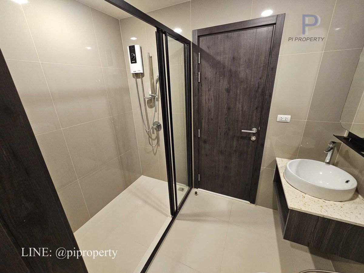 For RentCondoRatchadapisek, Huaikwang, Suttisan : High rise 1Bedroom unit for rent in XT Huaikhwang. Ready to move in. Huaikhwang - Rama 9 lifestyle. Unité de grande hauteur 1 chambre à louer à XT Huaikhwang. Prêt à emménager. Huaikhwang - Rama 9 style de vie.
