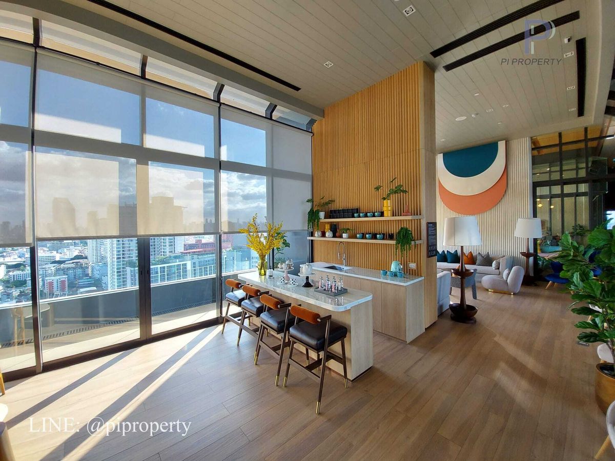 For RentCondoRatchadapisek, Huaikwang, Suttisan : High rise 1Bedroom unit for rent in XT Huaikhwang. Ready to move in. Huaikhwang - Rama 9 lifestyle. Unité de grande hauteur 1 chambre à louer à XT Huaikhwang. Prêt à emménager. Huaikhwang - Rama 9 style de vie.