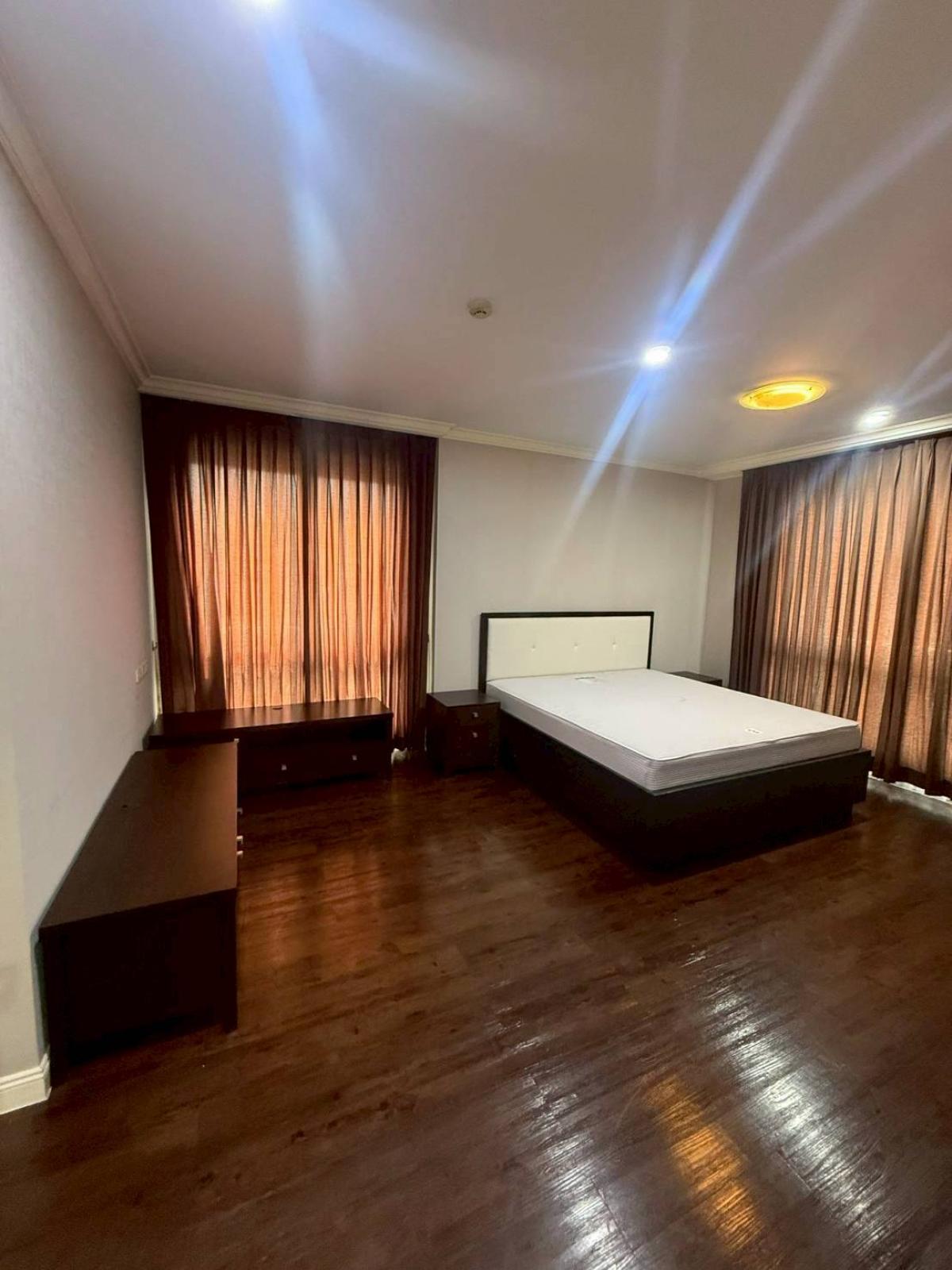 KL05040 - Leticia Rama 9 :   MRT Rama9 / KIS international / Regentschool Loading...