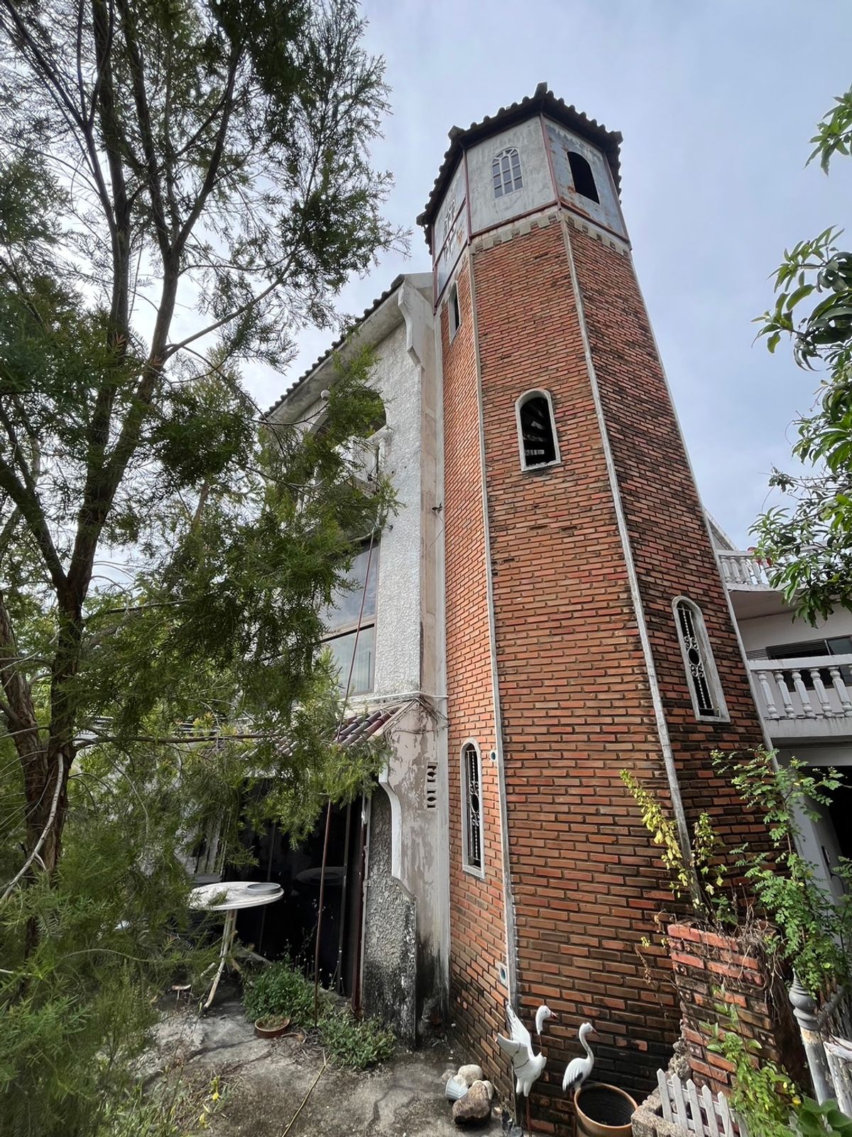 ให้เช่าบ้านลาดพร้าว เซ็นทรัลลาดพร้าว : ให้เช่าบ้านเก่าทรงยุโรป ที่ดินแปลงใหญ่ ลาดพร้าว 41 แยก 2 พร้อมสวนและสระว่ายน้ำ | เหมาะทำโฮมออฟฟิศ คาเฟ่ สตูดิโอ หรืออยู่อาศัย | สัญญาขั้นต่ำ 3 ปี  📍 บ้านให้เช่าใจกลางลาดพร้าว – โชคชัย 4 – รัชดาภิเษก ทรัพย์ Rare Item ที่หาไม่ได้อีกแล้ว! 