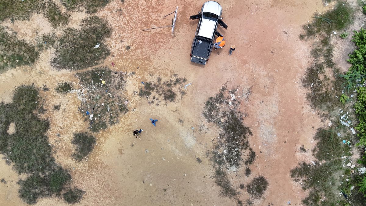 ขายที่ดินชะอำ เพชรบุรี : ขายที่ดินแปลงใหญ่ ใกล้หาดชะอำ เพียง 500 เมตร!• ขนาด 6 ไร่ 1 งาน 80 ตารางวา (2,580 ตร.วา) • ผังเมืองสีชมพู – พัฒนาโครงการได้หลากหลาย • ถนนหน้าที่ดินกว้าง 6 เมตร