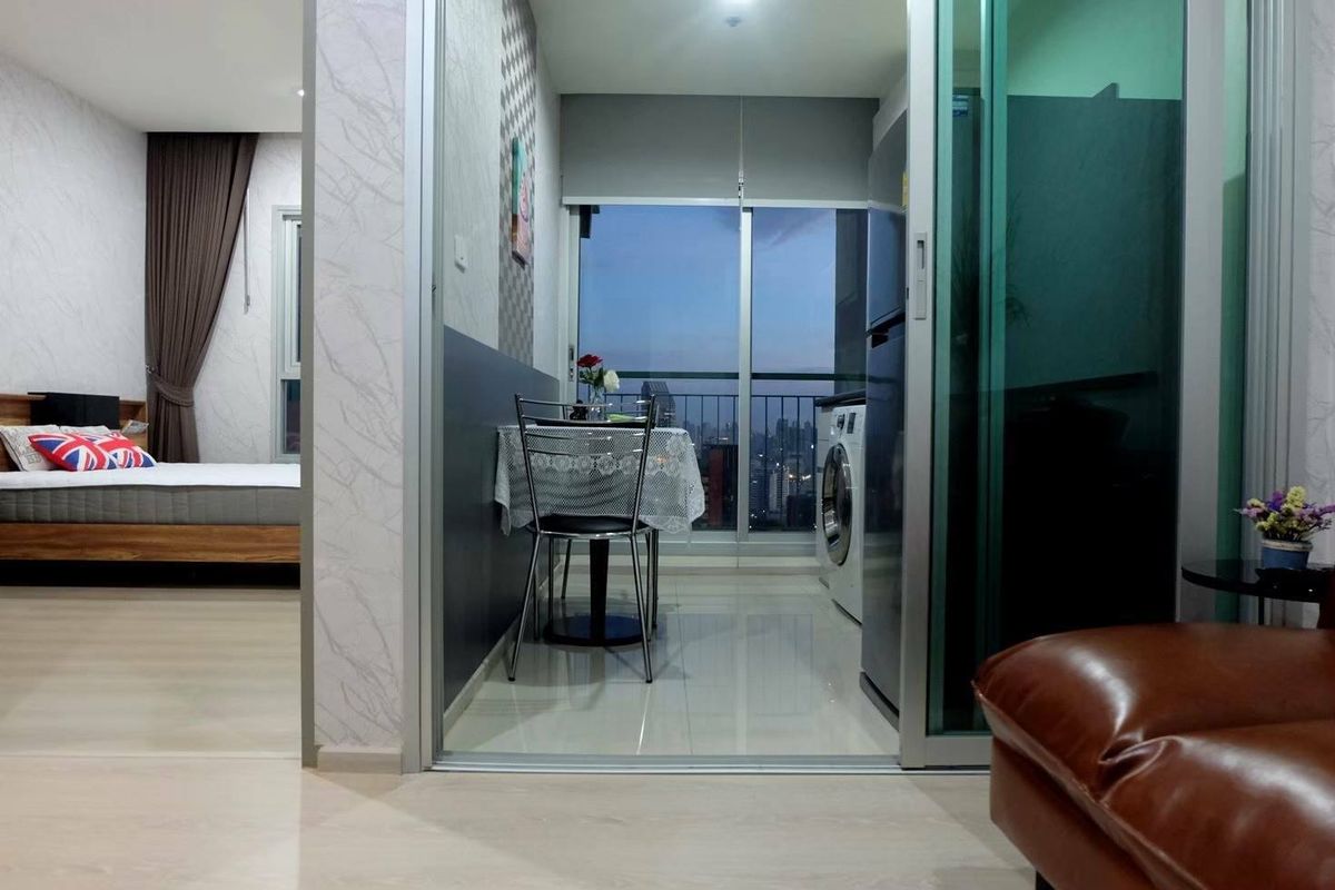 ขายคอนโดรัชดา ห้วยขวาง : Life รัชดาภิเษก คอนโดพร้อมอยู่ ใกล้ MRT ห้วยขวาง อาคาร A, ชั้นสูง  1-Bed 31.57ตร.ม. วิวหันไปทาง เซ็นทรัลพระราม 9, ระเบียงทิศใต้ ขาย 3.69 ลบ.*