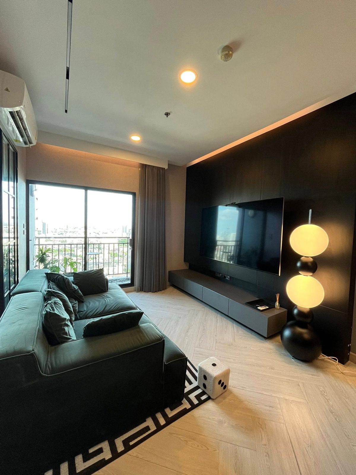 For RentCondoThaphra, Talat Phlu, Wutthakat : ⭐️ Supalai Loft Talat Phlu Station ⭐️ Full decoration with Walkin Closet has complete electrical appliances.