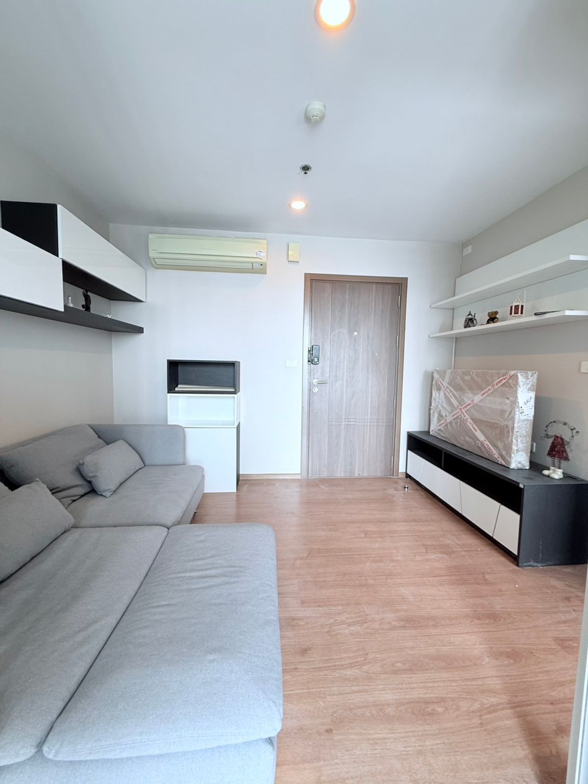 For RentCondoOnnut, Udomsuk : 1 bed 1 bath 31 sqm condo at The Base Sukhumvit 77 for rent 15,000THB per month, Onnut BTS station
