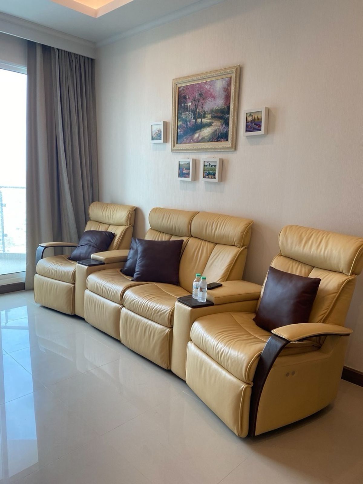For SaleCondoRatchathewi,Phayathai : 📢👇 Great Value for Living or Investment
High-end condo in a prime location, well connected to major business roads. Enjoy an open, unblocked city view.