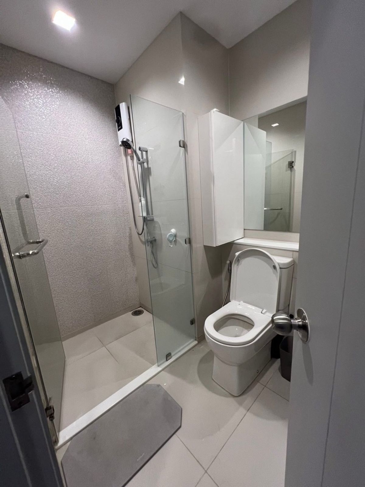 For RentCondoOnnut, Udomsuk : Free ready to be at Life Sukhumvit 62, 55 sqm. 2 bedrooms, 2 bathrooms, 5th floor, corner room 30,000 baht.