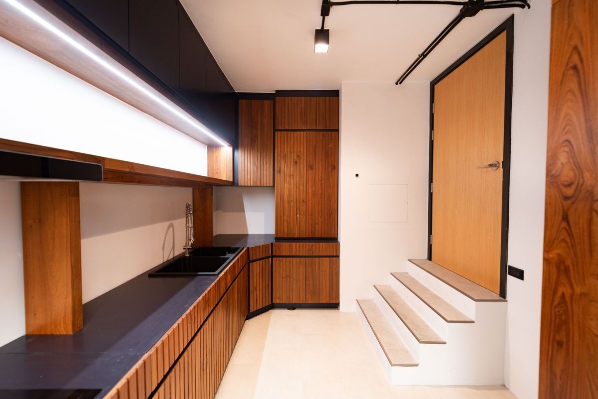 ขายโฮมออฟฟิศสุขุมวิท อโศก ทองหล่อ : 💥 โฮมออฟฟิศหรู 5.5 ชั้น รีโนเวทใหม่ พร้อมเฟอร์นิเจอร์ เครื่องใช้ไฟฟ้าครบทุกห้อง เหมาะทั้งอยู่อาศัยและทำออฟฟิศ ใกล้ BTS แบริ่ง & สำโรง