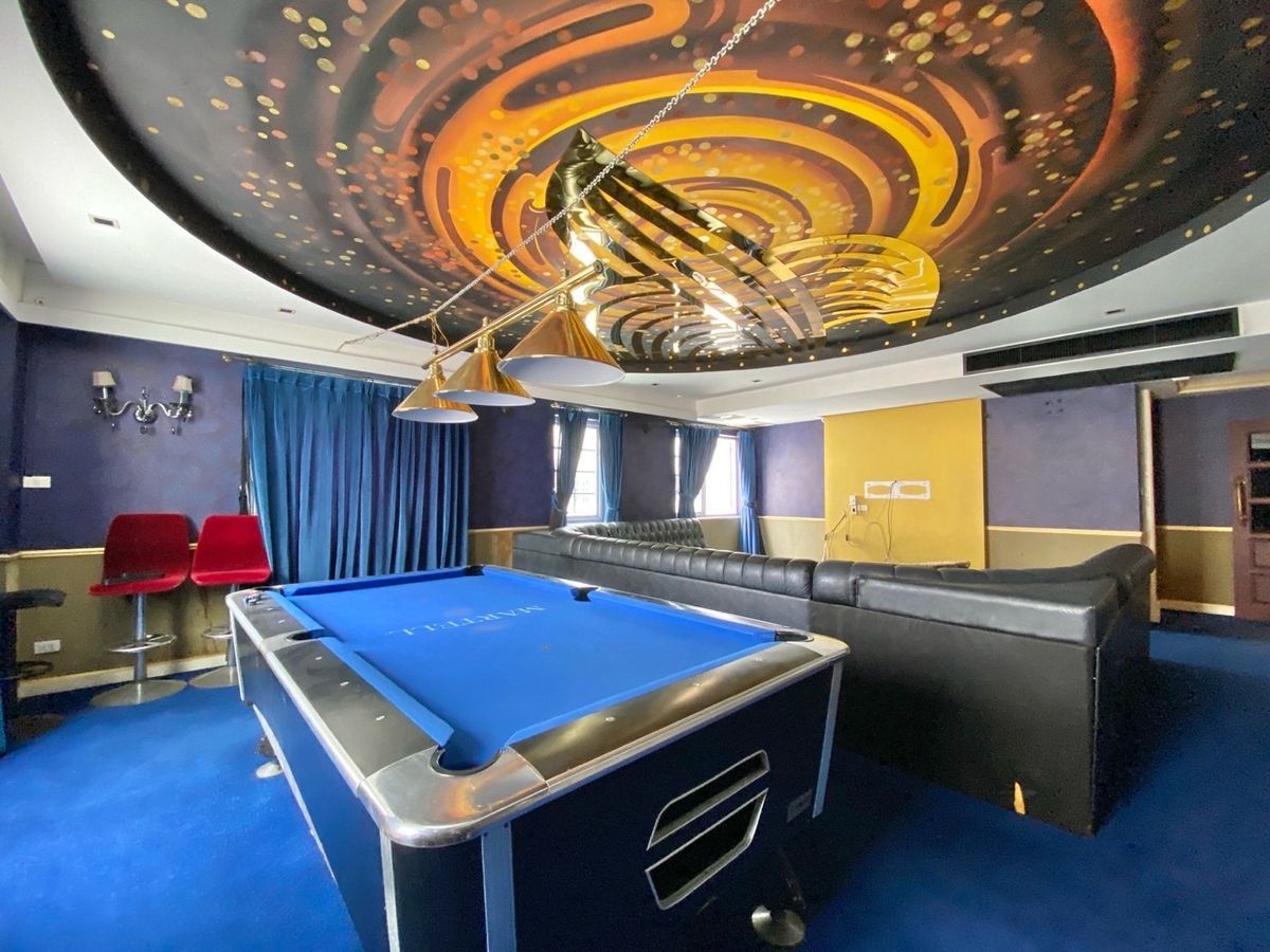 For RentRetail SpaceSukhumvit, Asoke, Thonglor : Rental Lounge, Thonglor entertainment, Sukhumvit 55, 4th floor, 2,000 square meters, 12 parking spaces with Private Room, KTV, Karaoke, Party and others.