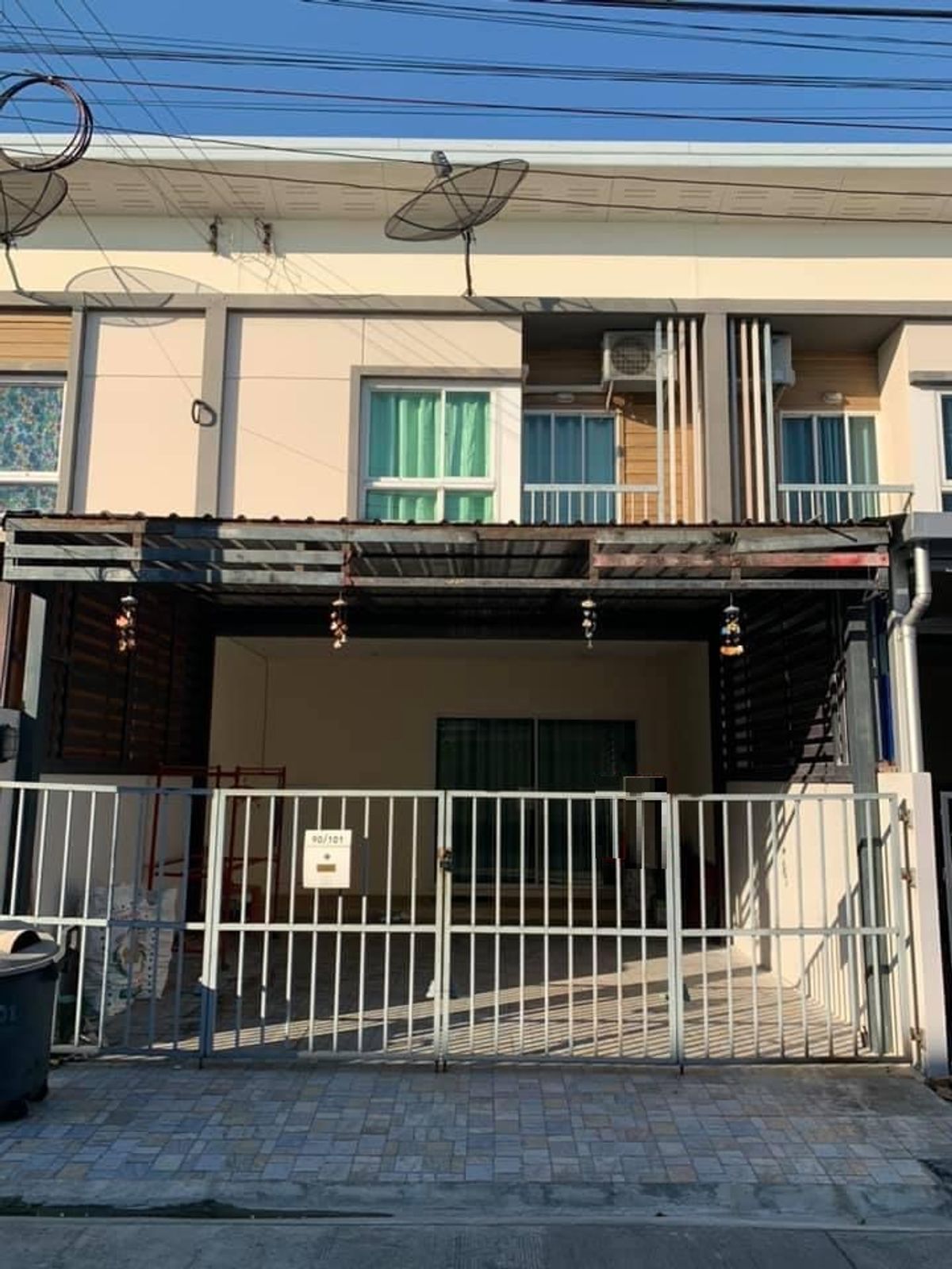 For SaleTownhomeRattanathibet, Sanambinna : Townhouse for sale Village Village Tiwanon-Chaengwattana Tel. 0999983897