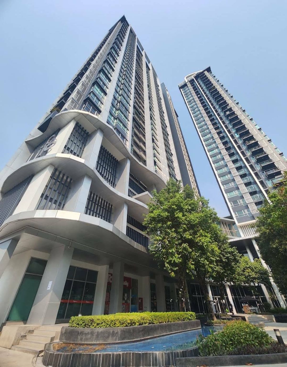 ขายคอนโดรัชดา ห้วยขวาง : Life รัชดาภิเษก คอนโดพร้อมอยู่ ใกล้ MRT ห้วยขวาง อาคาร A, ชั้นสูง  1-Bed 31.57ตร.ม. วิวหันไปทาง เซ็นทรัลพระราม 9, ระเบียงทิศใต้ ขาย 3.69 ลบ.*