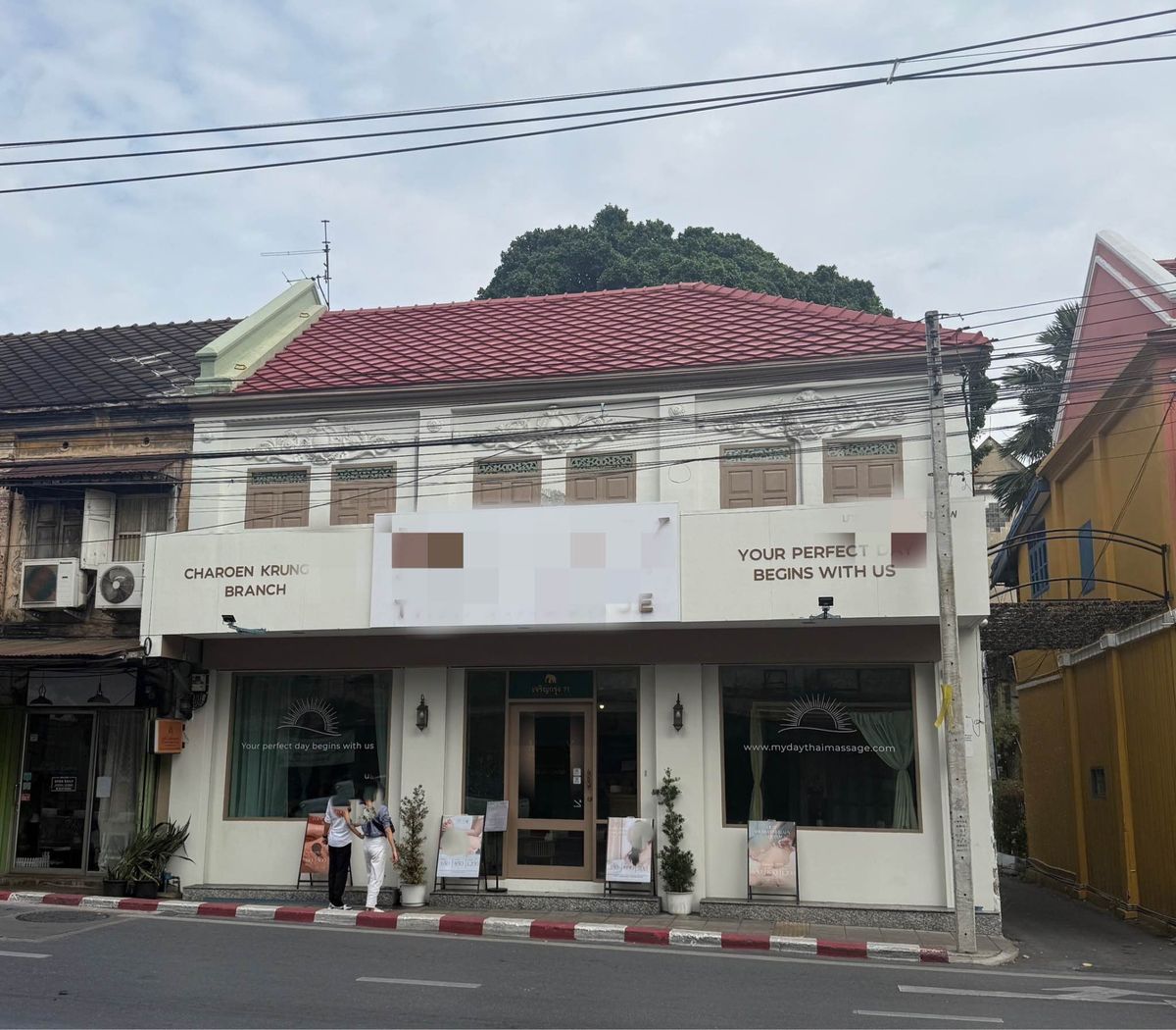 ขายอาคารพาณิชย์สาทร นราธิวาส : ♢ Prime Location ♢ อาคารพาณิชย์ 2 ชั้น 3 คูหา ขนาดที่ดิน 60.00 ตร.ว. พื้นที่ใช้สอย 240.00 ตร.ม. | ใกล้ BTS สะพานตากสิน
