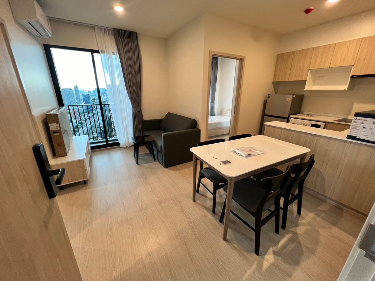 For RentCondoLadprao, Central Ladprao : Condo Nue Noble Ratchada-Lat Phrao 2 bedrooms 1 bathroom 33rd floor Fully furnished Near the BTS