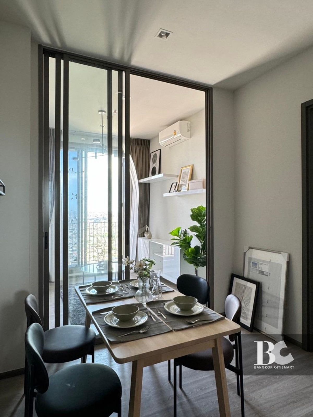 ให้เช่าคอนโดสาทร นราธิวาส : เจริญกรุงทำเลดี! ใกล้ BTS + ICONSIAM + รร.นานาชาติ 1 ห้องนอน | Rhythm Charoenkrung Pavillion