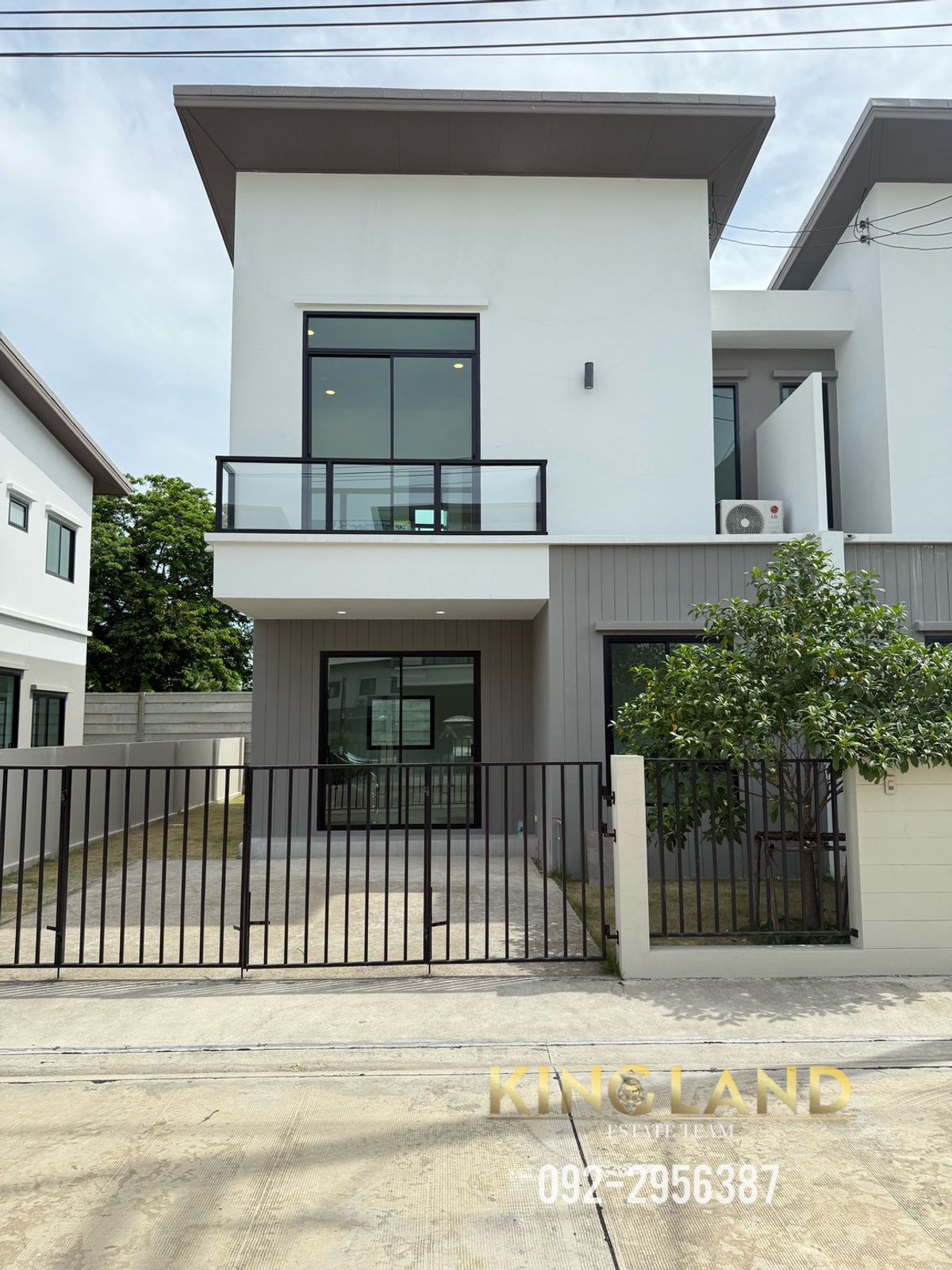 For RentPathum Thani,Rangsit, Thammasat : #2 -story twin house for rent 
