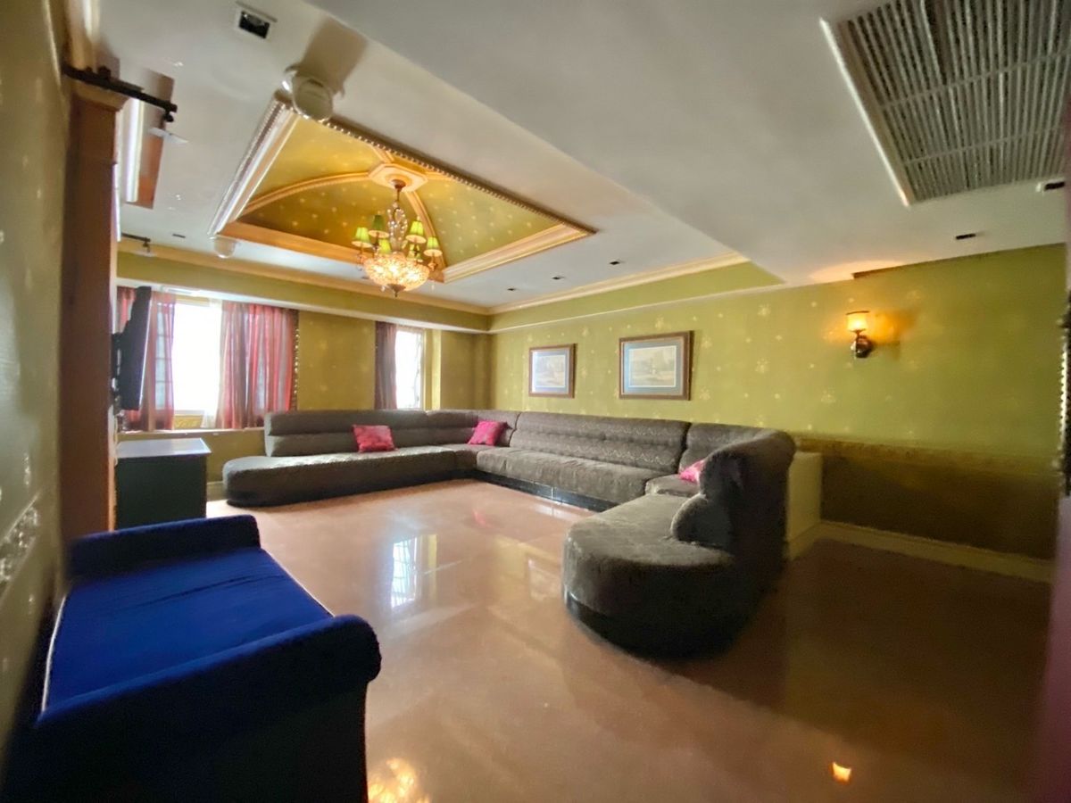 For RentRetail SpaceSukhumvit, Asoke, Thonglor : Rental Lounge, Thonglor entertainment, Sukhumvit 55, 4th floor, 2,000 square meters, 12 parking spaces with Private Room, KTV, Karaoke, Party and others.