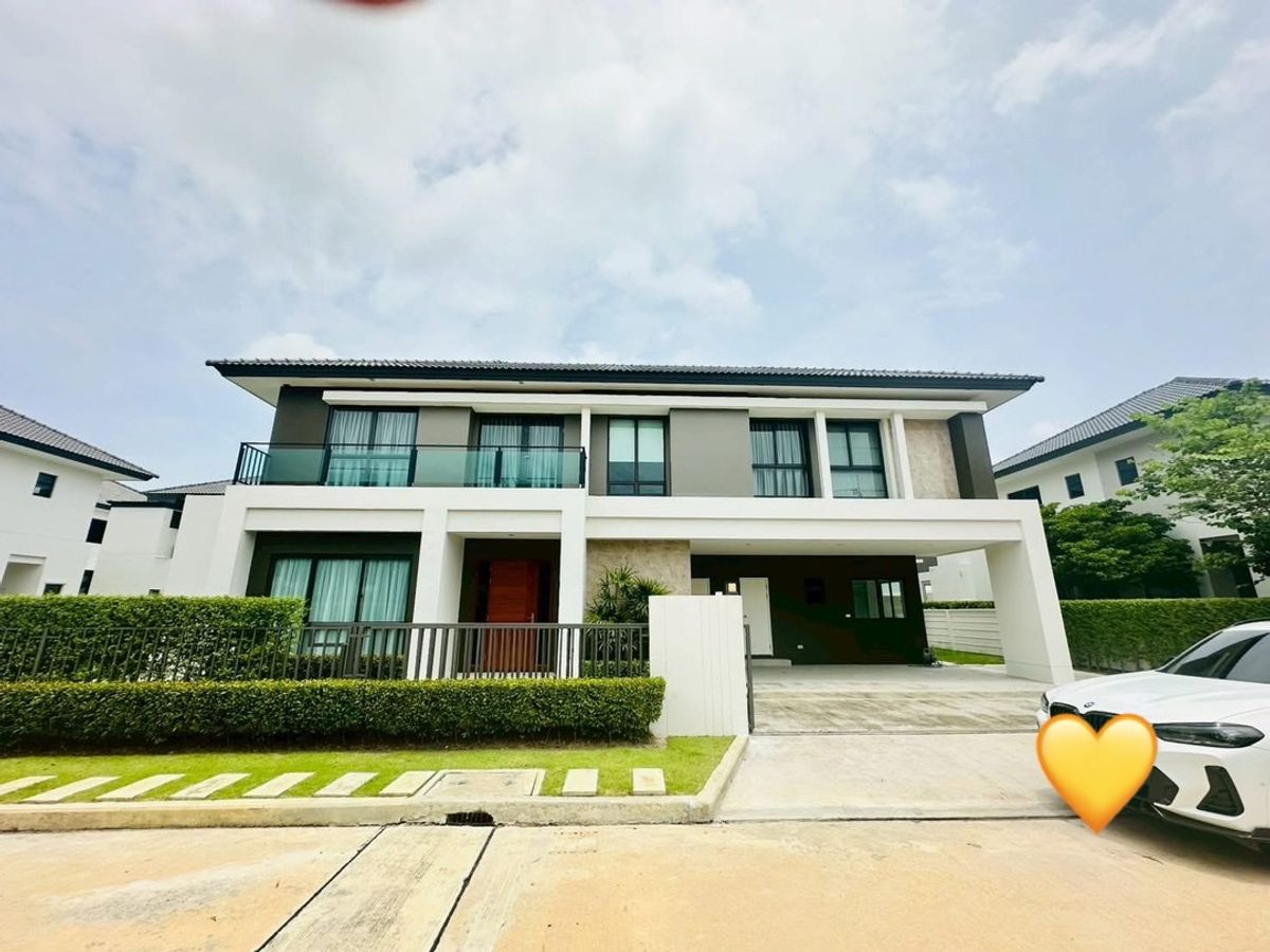 For RentHouseBangna, Bearing, Lasalle : Rent a detached house Village of Nirot Bangna, near Mega Bangna - Suvarnabhumi Land 105 sq.whow | 360 square meters of living space | Can raise animals | Can make a home office 💥 Rent 87,000 baht/month