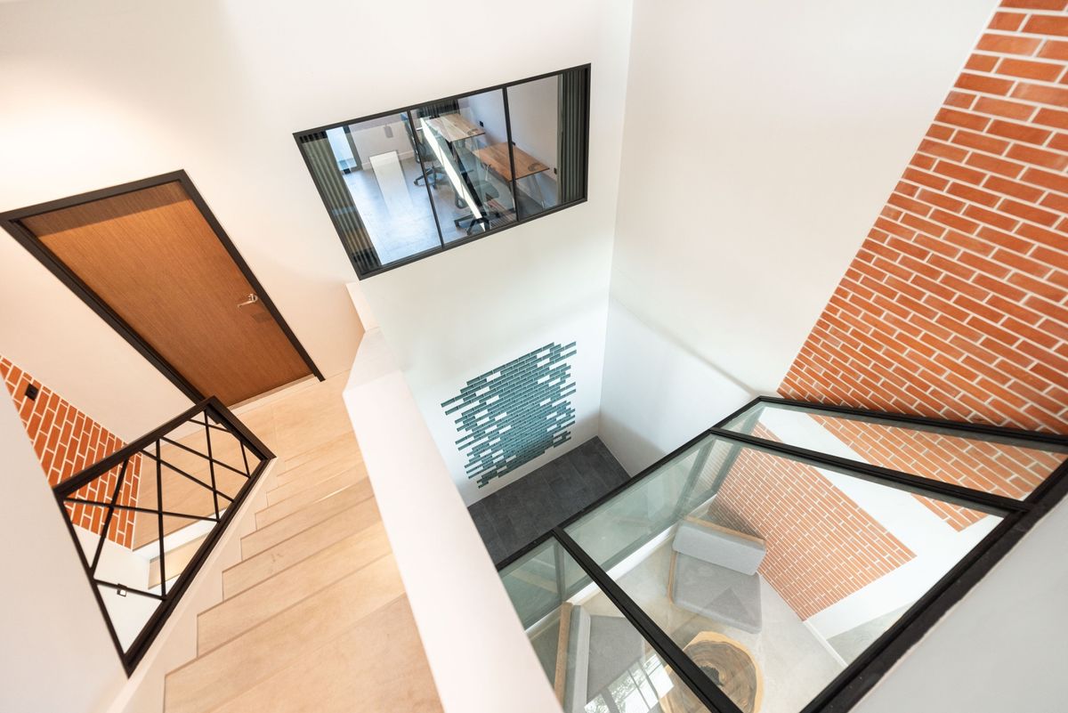 ขายโฮมออฟฟิศสุขุมวิท อโศก ทองหล่อ : 💥 โฮมออฟฟิศหรู 5.5 ชั้น รีโนเวทใหม่ พร้อมเฟอร์นิเจอร์ เครื่องใช้ไฟฟ้าครบทุกห้อง เหมาะทั้งอยู่อาศัยและทำออฟฟิศ ใกล้ BTS แบริ่ง & สำโรง