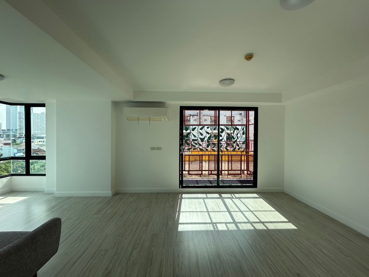 ขายคอนโดรัชดา ห้วยขวาง : 🔥 ขายด่วน! ห้องมุม Duplex  L STYLE CONDO | 2 ห้องนอน 3 ห้องน้ำ ขนาด 99 ตร.ม. ใกล้ MRT ห้วยขวาง