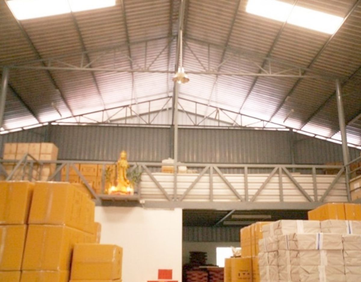 For RentWarehouseKaset Nawamin,Ladplakao : Rent a warehouse with office, Soi Nuanchan 21 970 sq.m., 200 square wah. Good location 00075