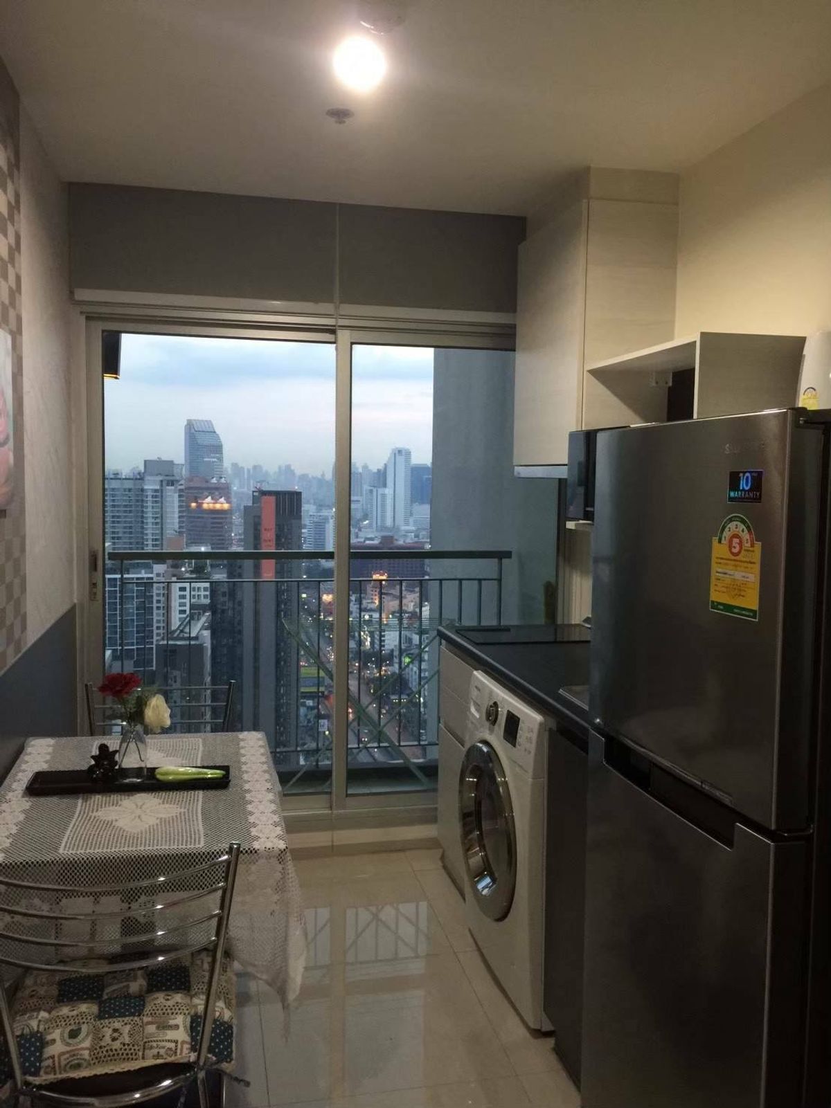 ขายคอนโดรัชดา ห้วยขวาง : Life รัชดาภิเษก คอนโดพร้อมอยู่ ใกล้ MRT ห้วยขวาง อาคาร A, ชั้นสูง  1-Bed 31.57ตร.ม. วิวหันไปทาง เซ็นทรัลพระราม 9, ระเบียงทิศใต้ ขาย 3.69 ลบ.*